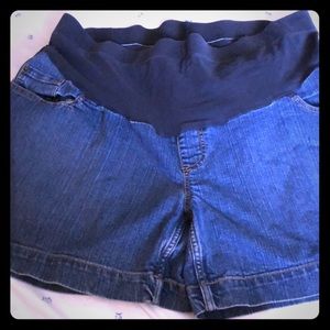 Maternity shorts